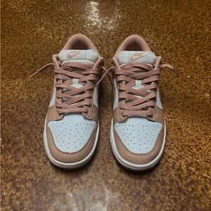 Nike dunk low “Rose whisper”